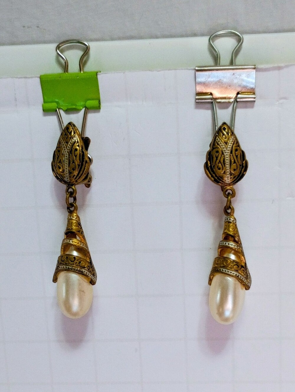 Vintage signed Spain Damascene Clip On Earrings